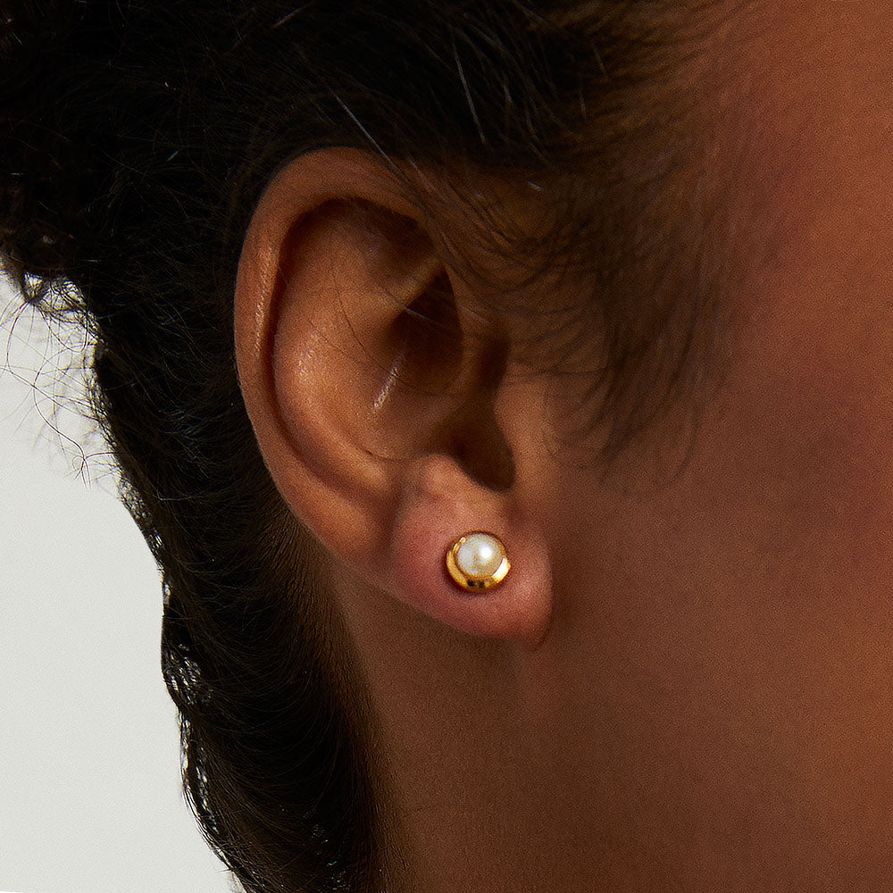 Signature Small Studs - Pearl